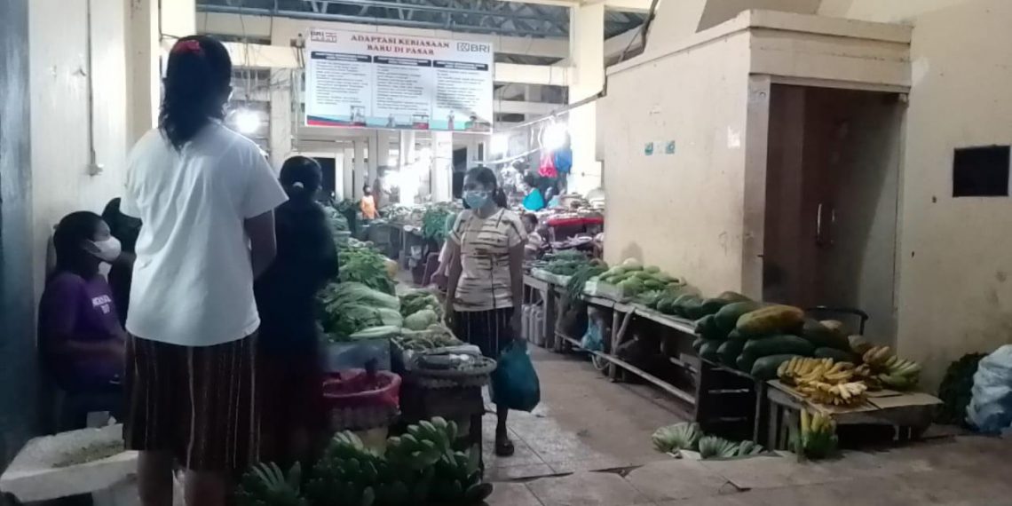 Suasana PPKM Mikro di Pasar Potulando di Ende, NTT, 7 Juli 2021. (Torres-KatongNTT.com)