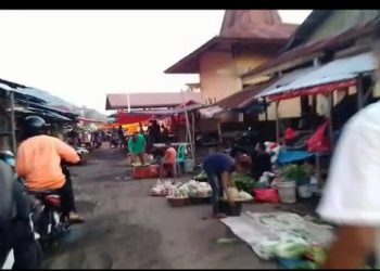 Suasana-pasar-Mbongawani-di-Ende-