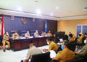 Wali Kota Kupang Jefri Riwu Kore Rapat bahas percepatan vaksin pada hari Kamis 8 Juli 2021. (Fa)