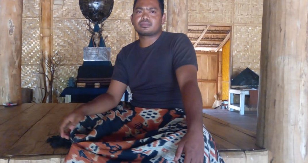 Seprianus-Umbu-Remi-Dawu-Penanggung-jawab-Rumah-Tenun-Atma-La-Kanatang-wadah-pengrajin-tenun-Sumba-Jumat-27-Agustus-2021(Al-KatongNTT.com)