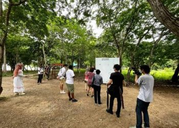 Turis-berkunjung-ke-Taman-Nasional-Komodo-beberapa-waktu-lalu