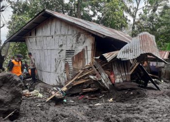 Banjir-bandang-hancurkan-rumah-warga-Dusun-Malapedho-C-Desa-Inerie-di-Kabupaten-Ngada-Jumat-malam (KatongNTT.com)