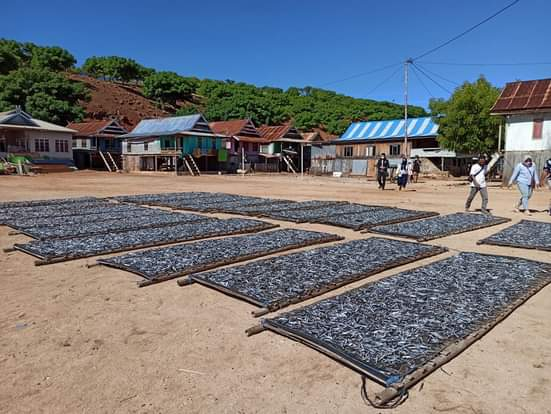 Aktivitas-warga-Pulau-Seraya-Kecil-Kelurahan-Labuan-Bajo-Kabupaten-Manggarai-Barat-NTT (Ri-KatongNTT.com)