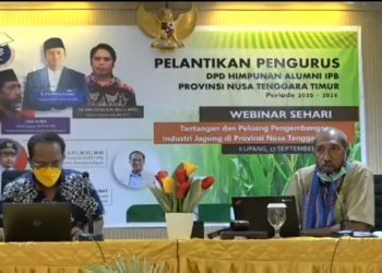 Heri-Soba-kiri-bersama-Joel-Tukan-Founder-NTT-Cerdas-saat-Webinar-Sehari-yang-digelar-DPD-HA-IPB-NTT. (Joe-KatongNTT.com)