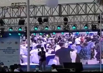 Suasana-berjoged-di-acara-Pengukuhan-Tim-Percepatan-Akses-Keuangan-Daerah-di-Desa-Otan-Pulau-Semau-Kabupaten-Kupang-Jumat-27-Agustus-2021.