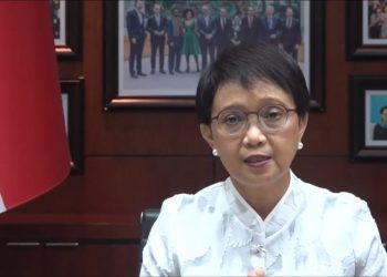 Menteri Luar Negeri Retno Marsudi menjelaskan tentang evakuasi WNI dari Ukraina kepada para wartawan secara online pada Selasa, 1 Maret 2022. (KatongNTT.com)