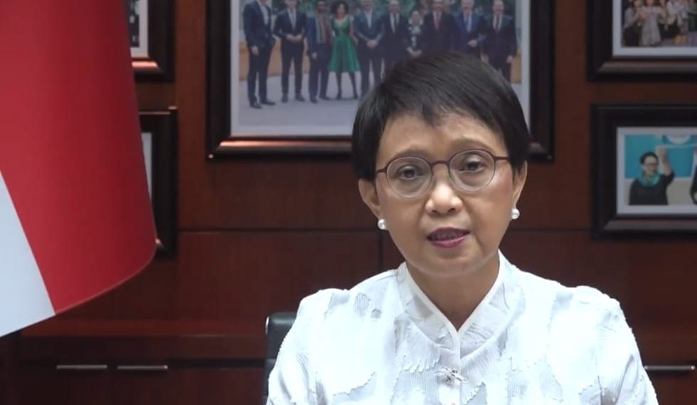 Menteri Luar Negeri Retno Marsudi menjelaskan tentang evakuasi WNI dari Ukraina kepada para wartawan secara online pada Selasa, 1 Maret 2022. (KatongNTT.com)
