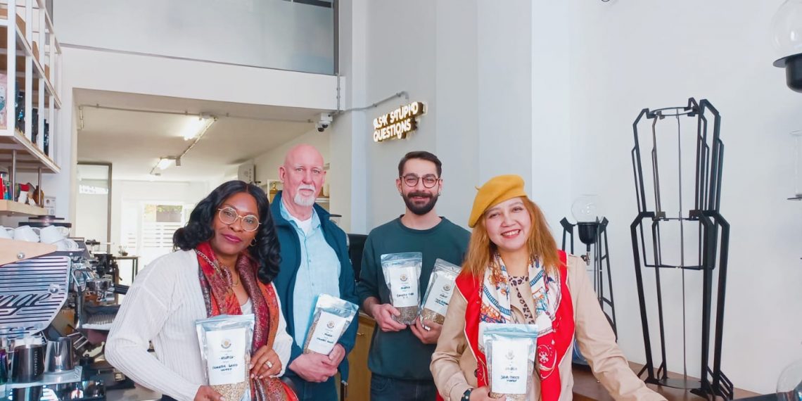CEO Bima Tikhe Berkat Verra Victoria MBA (paling kanan) giat mempromosikan dan ekspor kopi dari berbagai daerah di Indonesia.