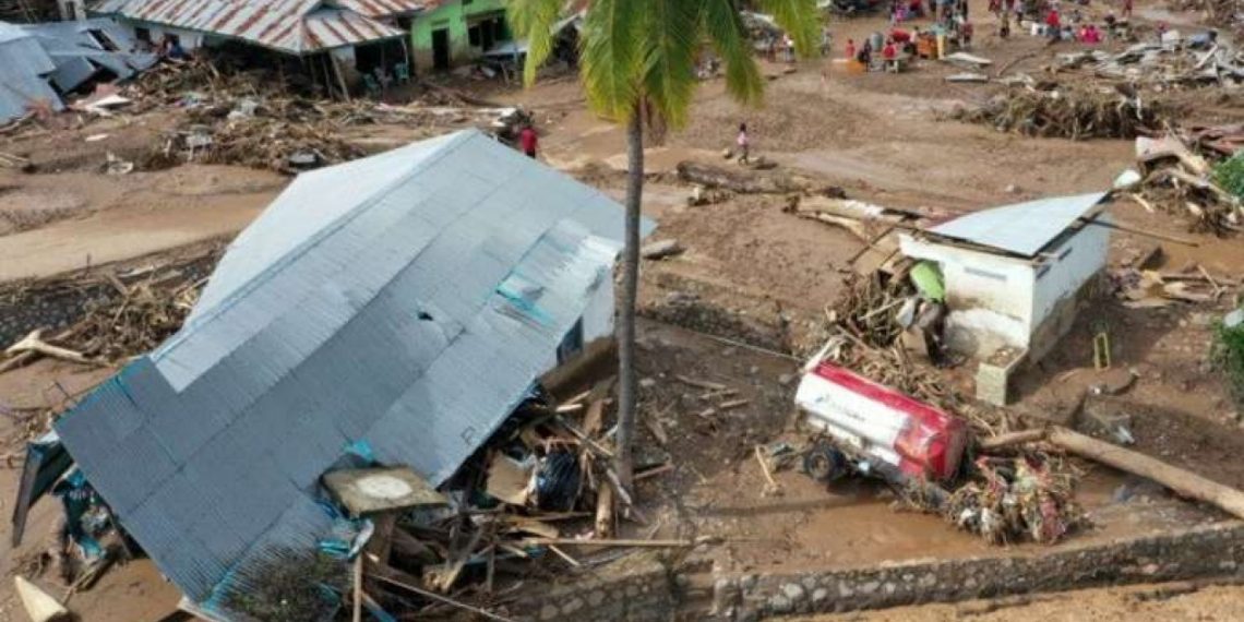 Banyak rumah warga yang rusak akibat badai Seroja (ANTARA/Aditya Pradana Putra)