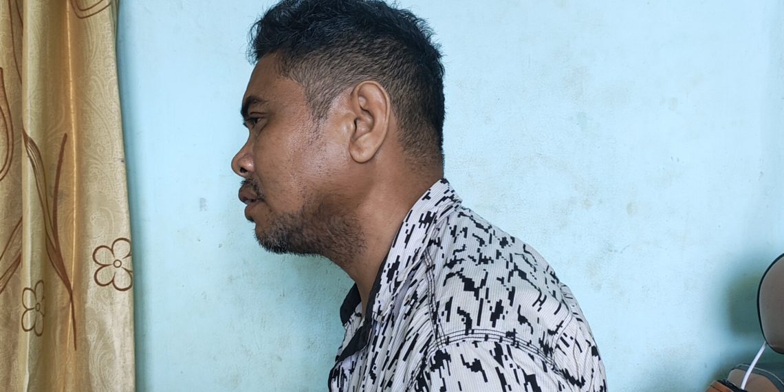 Jurnalis Fabianus Latuan dipukuli di bagian kepala, dada, dan punggung menggunakan batu karang oleh 2 pria tak dikenal usai mengikuti jumpa pers PT Flobamor pada Selasa, 26 April 2022 . (KatongNTT.com)