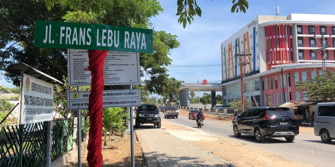 Jalan Frans Lebu Raya di Kota Kupang menggantikan Jalan Perintis Kemerdekaan dan Jalan Bundaran PU di Kota Kupang, 25 April 2022. (Ruth-KatongNTT.com)