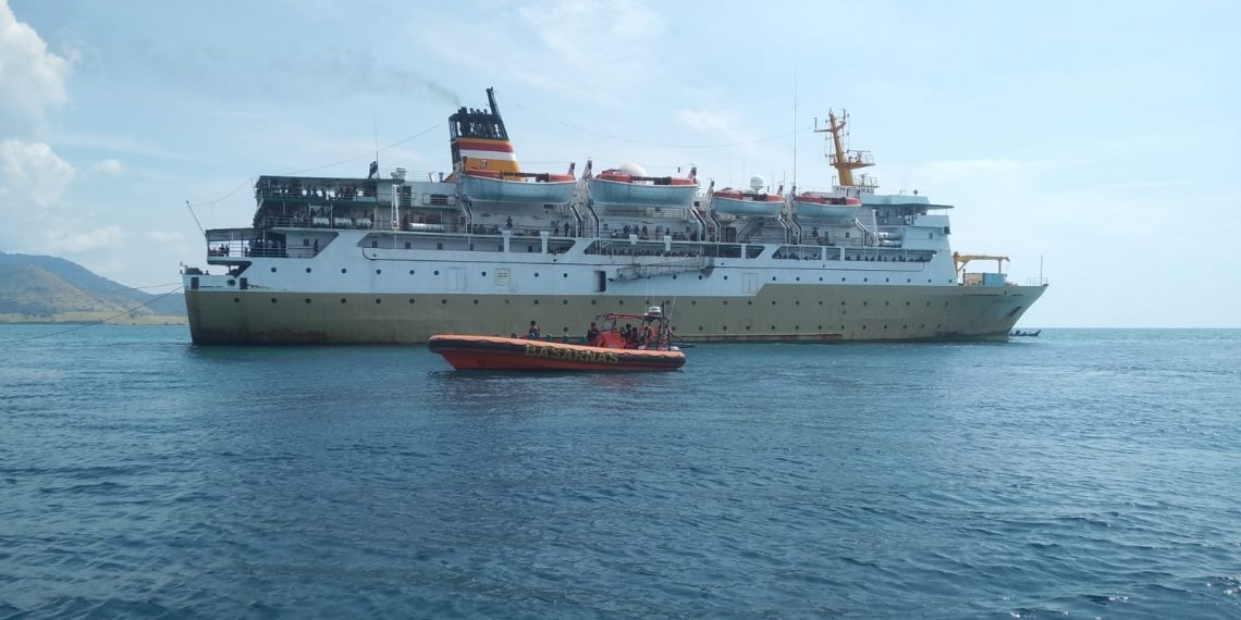 Evakuasi penumpang KM Sirimau yang kandas di perairan Ile Ape tertunda (Basarnas Maumere for KatongNTT.com)