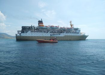 Evakuasi penumpang KM Sirimau yang kandas di perairan Ile Ape tertunda (Basarnas Maumere for KatongNTT.com)