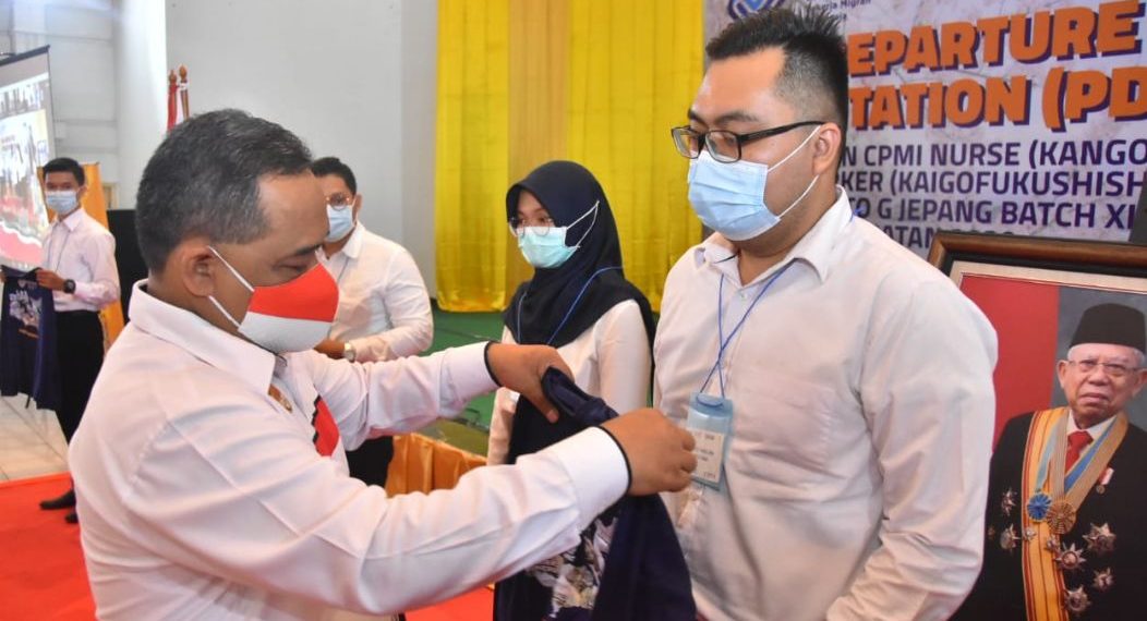 Kepala BP2MI NTT Benny Rhamdani melepas PMI program G to G ke Jepang pada Desember 2020 (dok. BP2MI)