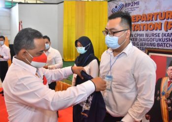 Kepala BP2MI NTT Benny Rhamdani melepas PMI program G to G ke Jepang pada Desember 2020 (dok. BP2MI)