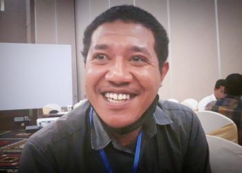 Emanuel Terong Krova, wartawan KoranNTT.com saat menceritakan karirnya di bidang jurnalistik (Joe-KatongNTT)