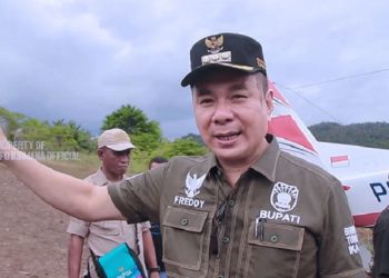 Bupati Kaimana Freddy Thie