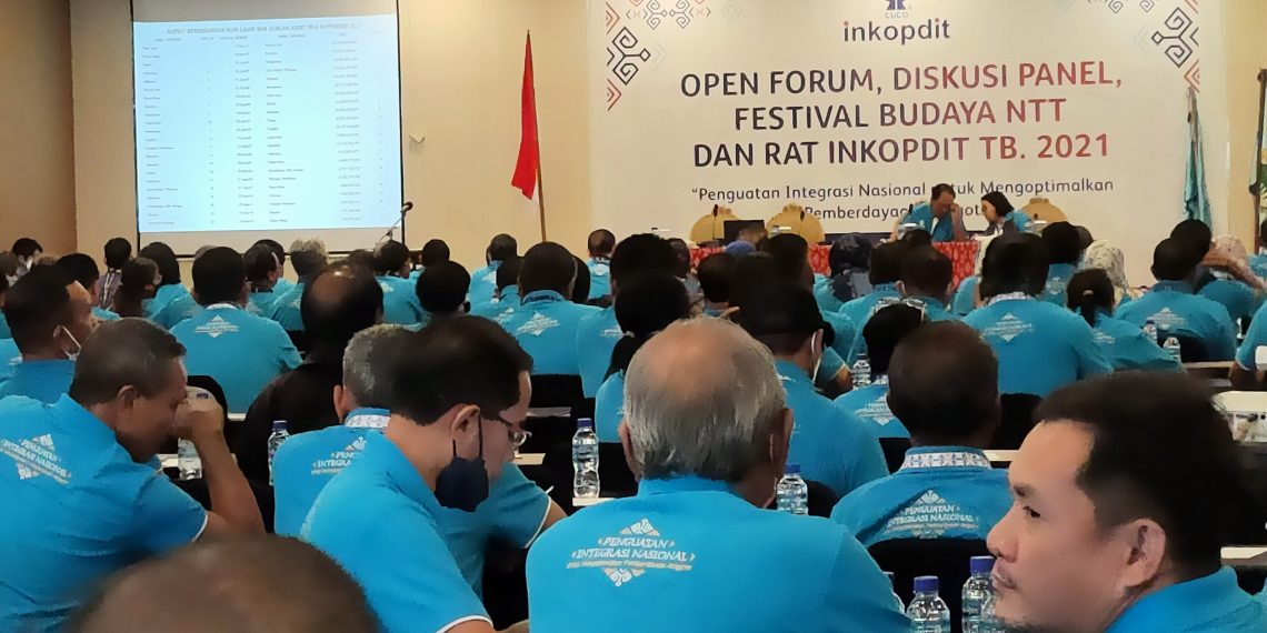 Suasana forum diskusi anggota Koperasi Kredit dan pengurus yang diselenggarakan sebagai rangkaian acara RAT 2021 Inkopdit di kota Kupang, Provinsi NTT, 25 Juli 2022. (Rita-KatongNTT.com)