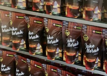 Minuman herbal jahe merah merk Almetira produksi sepasang suami istri di Kupang, NTT yang dijual di lebih dari 20 toko . apotik dan di Dekranasda NTT. (KatongNTT.com)