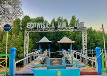 Ekowisata Mangrove di kawasan Oesapa Barat, Kota Kupang, Provinsi NTT rusak berat akibat badai Seroja namun tak kunjung diperbaiki. (Ruth-KatongNTT.com)