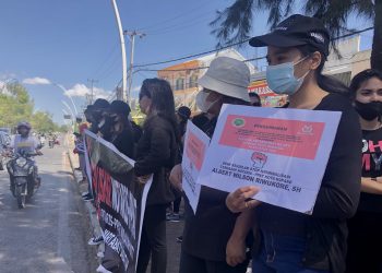 Aksi Demo dilakukan Ikatan Notaris dan PPAT NTT sebagai Respon ditetapkannya Albert sebagai tersangka atas kasus dengan BPR Christa Jaya pada Rabu, 10/10/2022 (KatongNTT-Ruth)