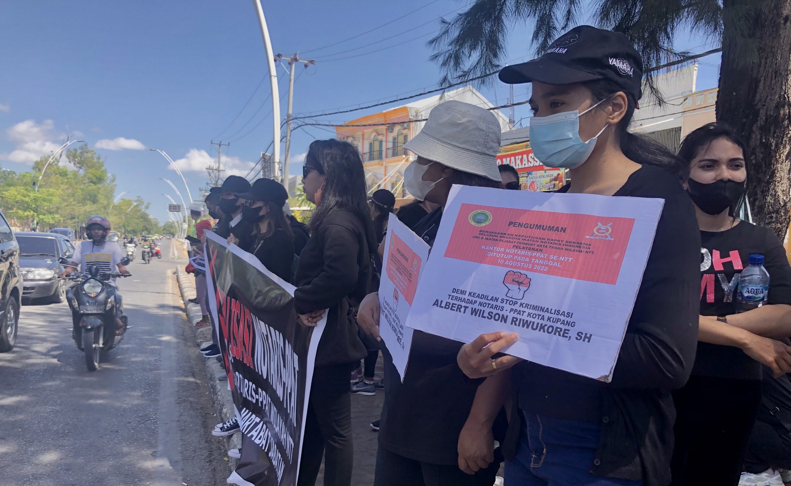 Aksi Demo dilakukan Ikatan Notaris dan PPAT NTT sebagai Respon ditetapkannya Albert sebagai tersangka atas kasus dengan BPR Christa Jaya pada Rabu, 10/10/2022 (KatongNTT-Ruth)