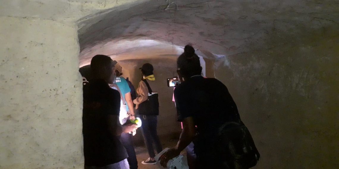 Tim Balai Pelestarian Cagar Budaya (BPCB) Bali meninjau gua panglima peninggalan Jepang pada perang dunia II di Kampung Bonen (Joe-KatongNTT)