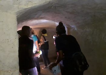 Tim Balai Pelestarian Cagar Budaya (BPCB) Bali meninjau gua panglima peninggalan Jepang pada perang dunia II di Kampung Bonen (Joe-KatongNTT)