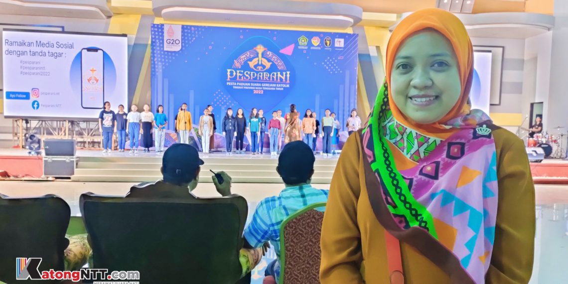 Ketua Sanggar Lopo Gaharu, Ima Usman hadir dalam kegiatan Pesparani II tingkat Provinsi NTT (Joe-KatongNTT)