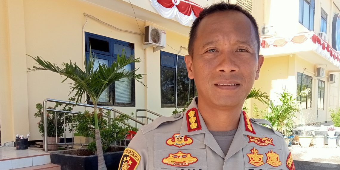 Kapolresta Kupang Kota, Rishian Krisna Budhiaswanto menyampaikan perkembangan kasus KDRT dengan tersangka Plt Kepala Biro Umum Setda NTT, Erikh Benydikta Mella (Joe-KatongNTT)