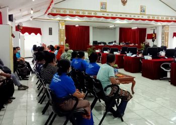Puluhan guru ASN di Kota Kupang mendatangi DPRD untuk berdiskusi terkait tambahan penghasilan pengawai (TPP) yang tidak sesuai dengan Perwali (Joe-KatongNTT)