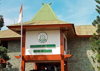 Kejari Kota Kupang mengembalikan berkas tersangka KDRT Erikh Benydikta Mella ke penyidik Polresta Kupang Kota (Joe-KatongNTT)