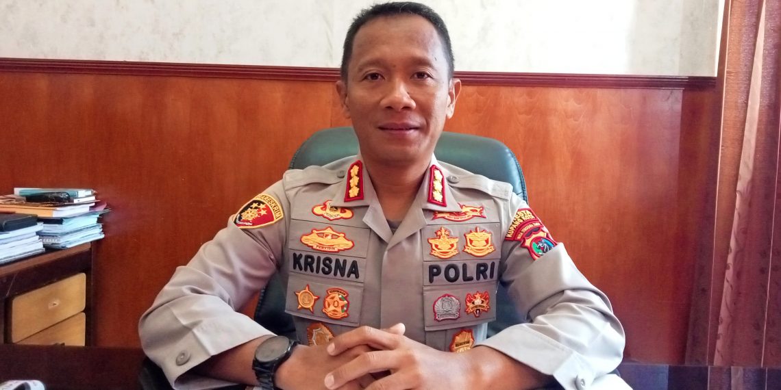 Kapolresta Kupang Kota, Kombes Pol Rishian Krisna Budhiaswanto menyampaikan perkembangan pengusutan kasus kdrt dengan tersangka Erikh Benydikta Mella (Joe-KatongNTT)