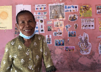 Martha Kewuan, pejuang Hak Perempuan saat diwawancarai di PAUD yang ia bangun di Desa Noelbaki, Kabupaten Kupang, NTT