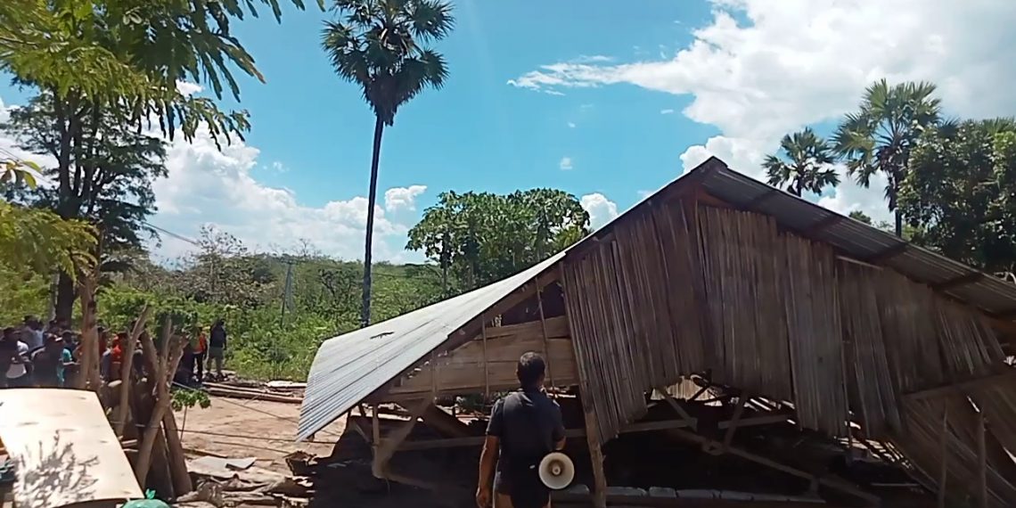 Pemprov NTT menggusur rumah warga Besipae. Tindak ini dinilai tidak adil (Joe-KatongNTT)