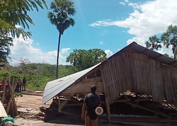 Pemprov NTT menggusur rumah warga Besipae. Tindak ini dinilai tidak adil (Joe-KatongNTT)