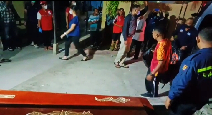 Jenazah penumpang KM Cantika Express 77 Tiba di RS Bhayangkara (ist.)