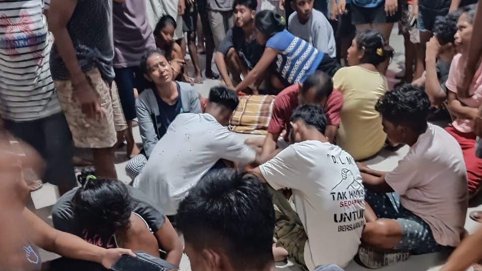 Suasana di Desa Bo'a setelah kejadian terbaliknya perahu yang mengakibatkan 7 orang meninggal dunia (Dok. Warga)