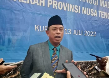 Sekda NTT, Domu Warandoy meninggal dalam kecelakaan tunggal di jalan Frans Seda, Kota Kupang (ANTARA/Benny Jahang)