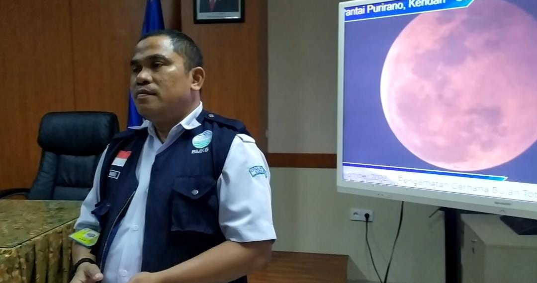 Kepala Stasiun Geofisika di Badan Meteorologi Klimatologi dan Geofisika NTT, Margiono mengatakan gerhana bulan di NTT terpantau hanya di Alor. (Difan-KatongNTT.com)