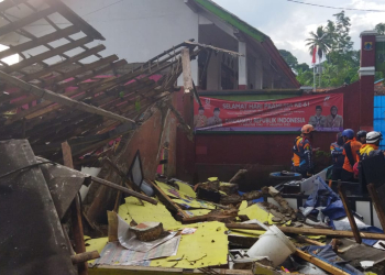 Rumah warga ambruk diterjang Gempa berskala 5,6 di Cianjur, Provinsi Jawa Barat pada Senin siang, 21 November 2022. (Dok.Basarnas)