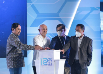 Menteri Koperasi dan UKM Teten Masduki membuka event Indonesian Digital Conference 2022 didampingi pengurus AMSI Pusat di Jakarta, Selasa, 22 November 2022. (Dok. AMSI)