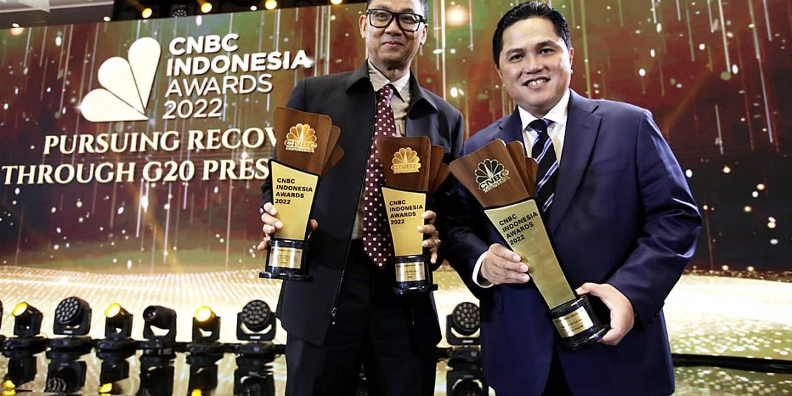 Dirut PLN Darmawan Prasodjo CEO Of The Year 2022 (Dok.PLN)