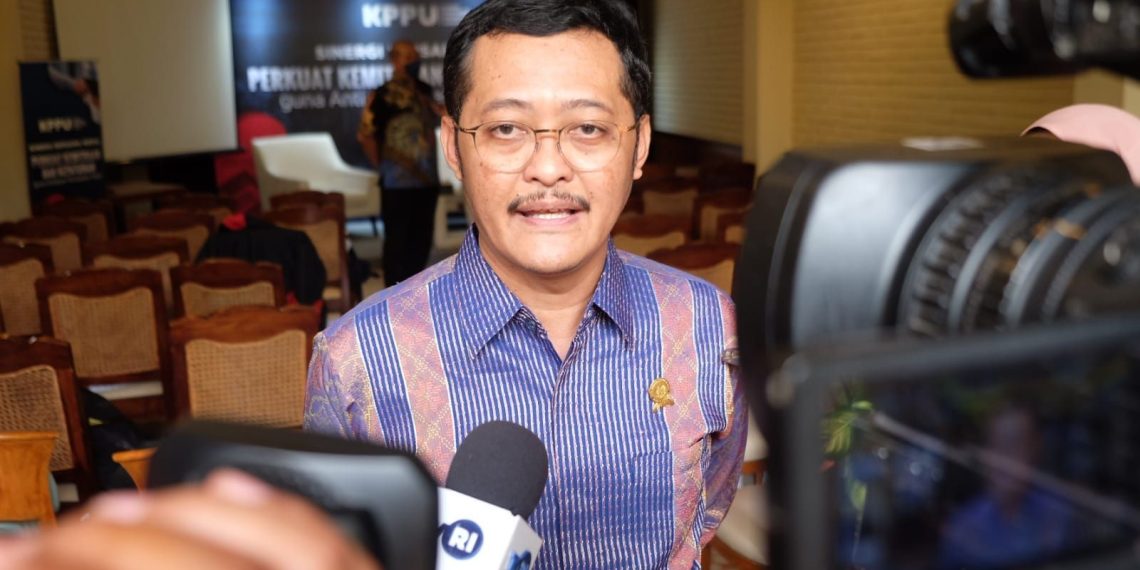 Ketua KPPU RI, M.Afif Hasbullah, saat menyampaikan prioritas mengatasi perlambatan ekonomi (Dok. KPPU)