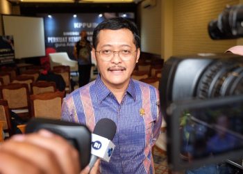 Ketua KPPU RI, M.Afif Hasbullah, saat menyampaikan prioritas mengatasi perlambatan ekonomi (Dok. KPPU)