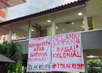 Aksi penolakan mahasiswa FH UI di Depok, atas pengesahan RKUHP oleh DPR pada 6 Desember 2022. (Istimewa).