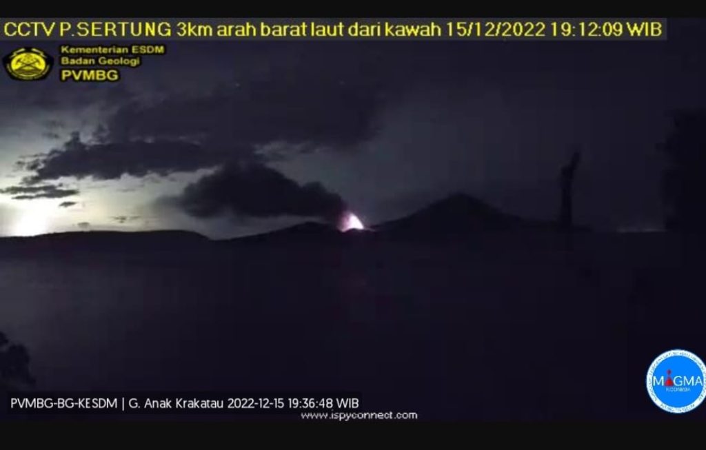 Gunung Anak Krakatau Erupsi Kamis, 15 Desember 2022 jam 19.12 WIB (Dok. PVMB)