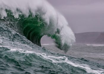 Ilustrasi tsunnami akibat gempa, perlu perkuat mitigasi (Unsplash.com-Todd Turner)