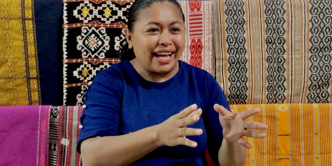 Nita Liwulangi, pemilik UMKM Ensikei yang membuat aksesoris tenun NTT (KatongNTT-Ruth)