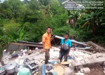 Rumah satu warga di Amarasi Selatan yang runtuh akibat gempa bumi pada 20 November 2022 (Dok. BPBD Kab. Kupang)